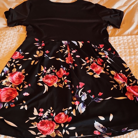 Black Dress Wirh Floral Patern Size 16 - Picture 4 of 5